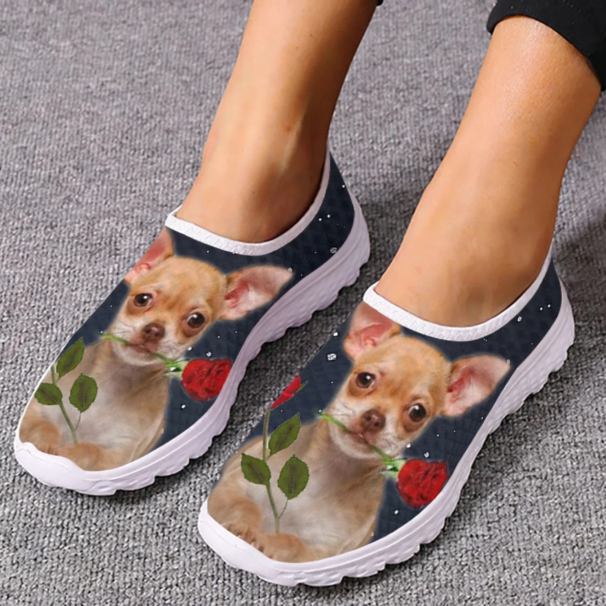 Women Shoes Tennis - Buty sportowe z siateczki z motywem