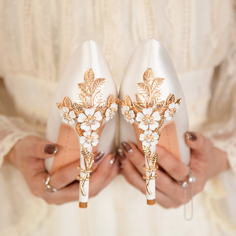 Luksusowe metalowe kwiaty na o – Women Shoes Ysl recenzja i cena