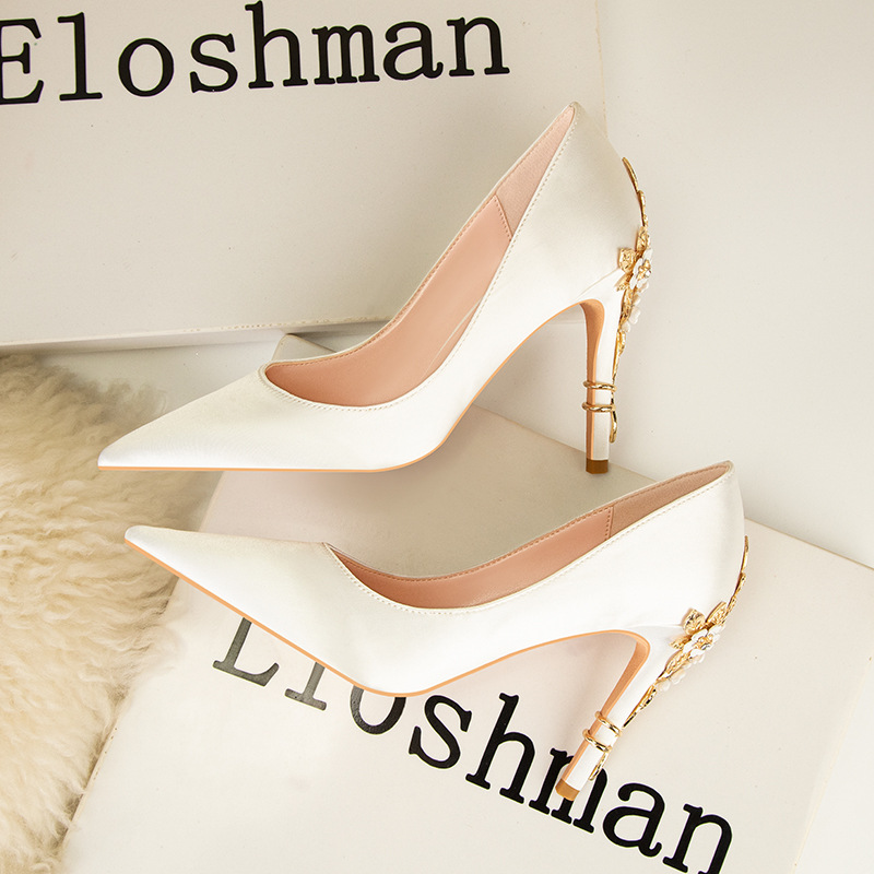 Luksusowe metalowe kwiaty na o – Women Shoes Ysl recenzja i cena