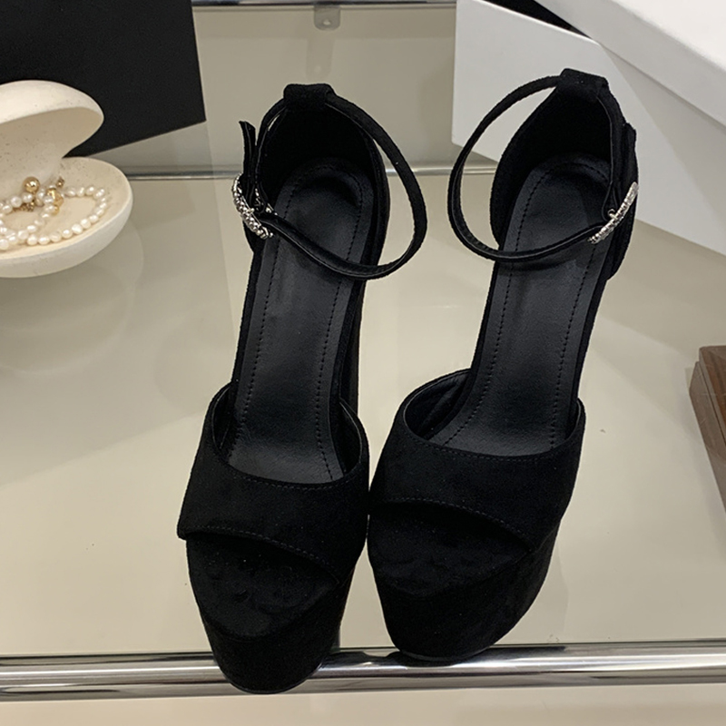 Seksowne sandały na platformie – Ankle Strap Heels recenzja i cena