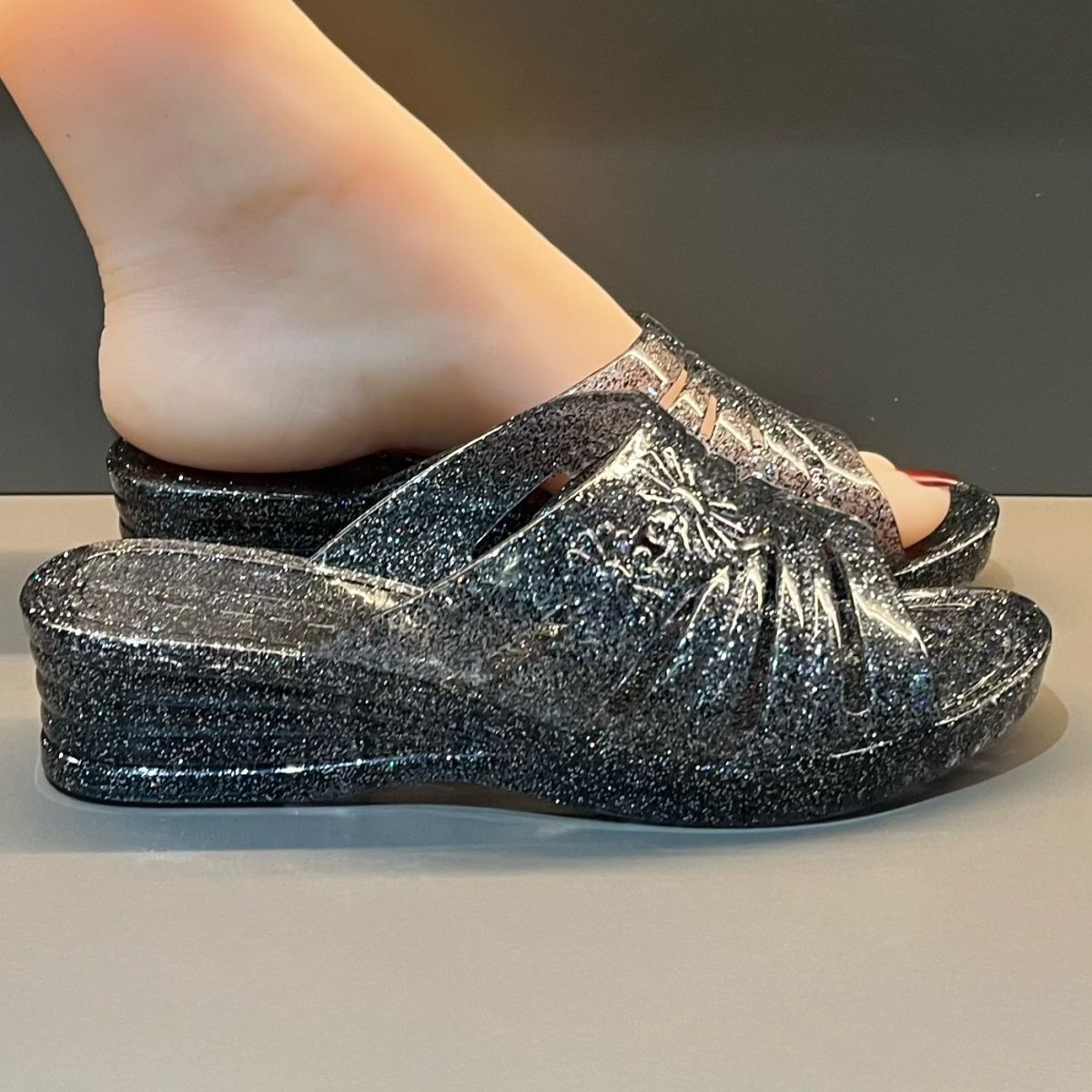 Fioletowe brokatowe sandały na – Jelly Sandal Women recenzja i cena